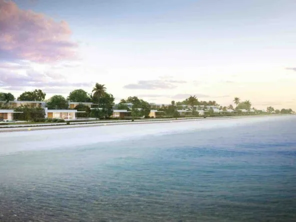 Вид с моря на особняк Sea Glints Mansions